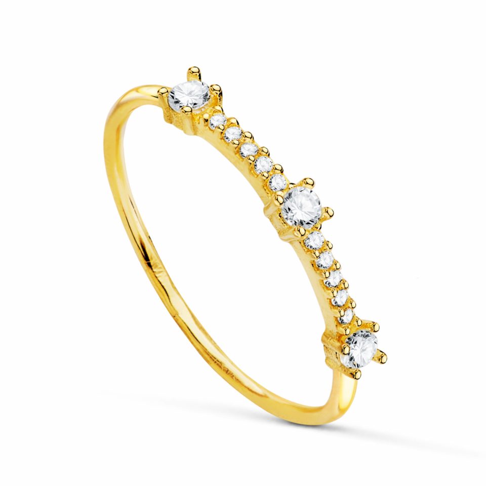 18K SORTIJA ORO AMARILLO CON CIRCONITAS EN GARRAS. ANCHO CUERPO: 2MM
